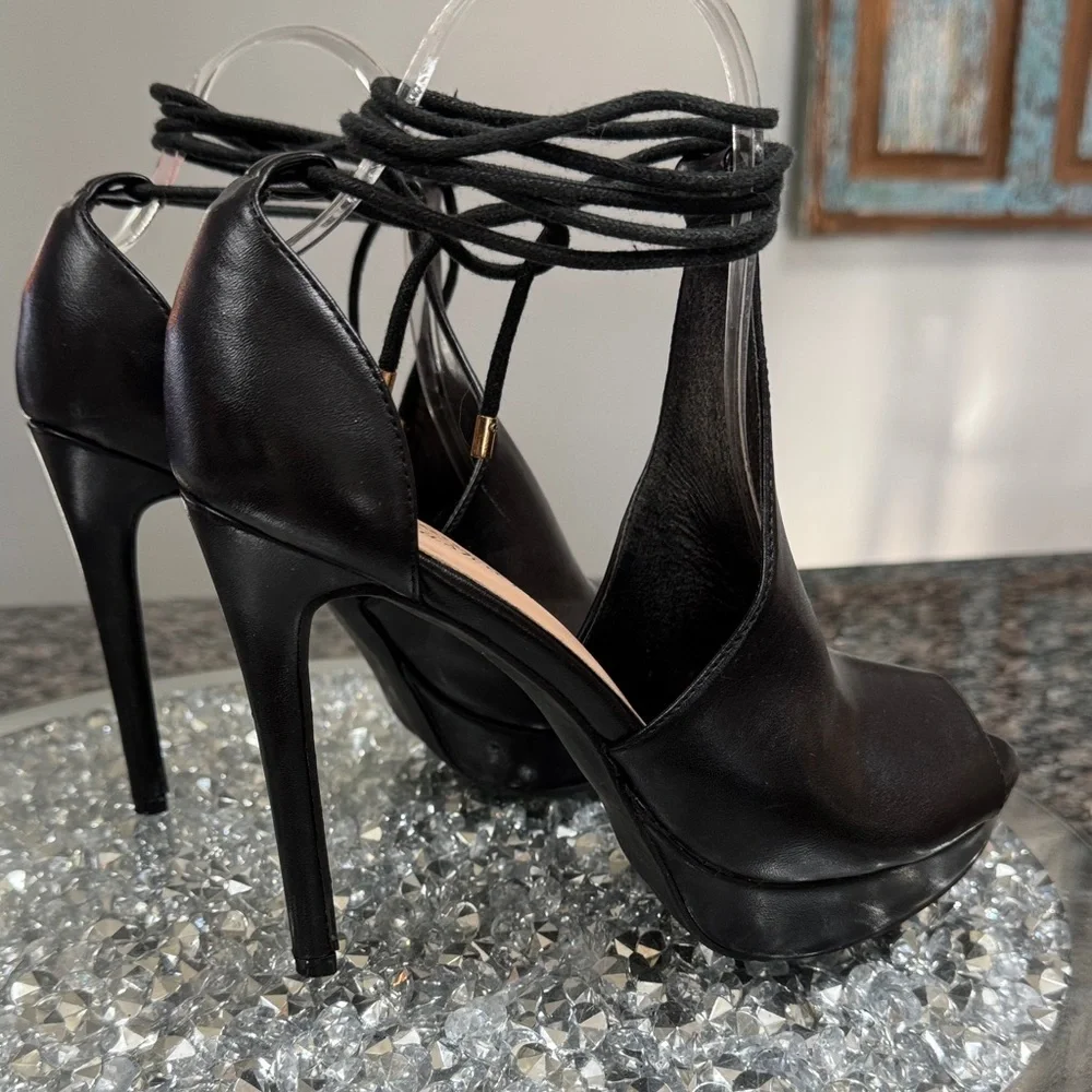 Fashare Black Peep-Toe Heels 7.5